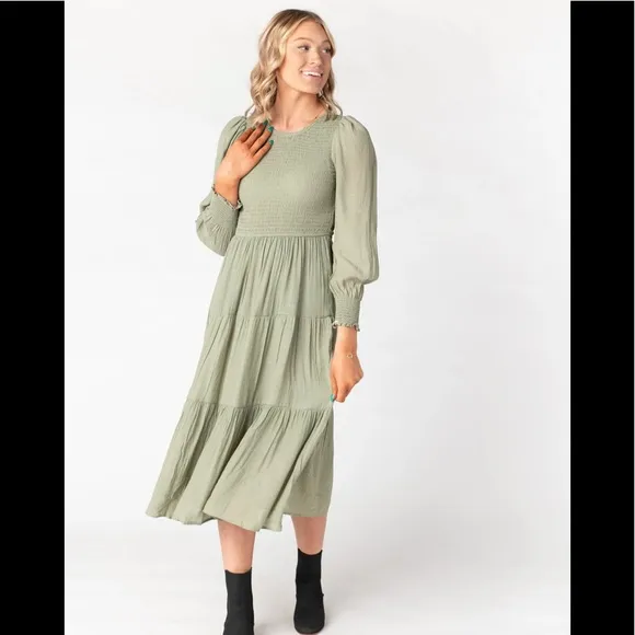 ⭐️ Spiced Smocked Long Sleeve Dress