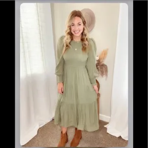 ⭐️ Spiced Smocked Long Sleeve Dress