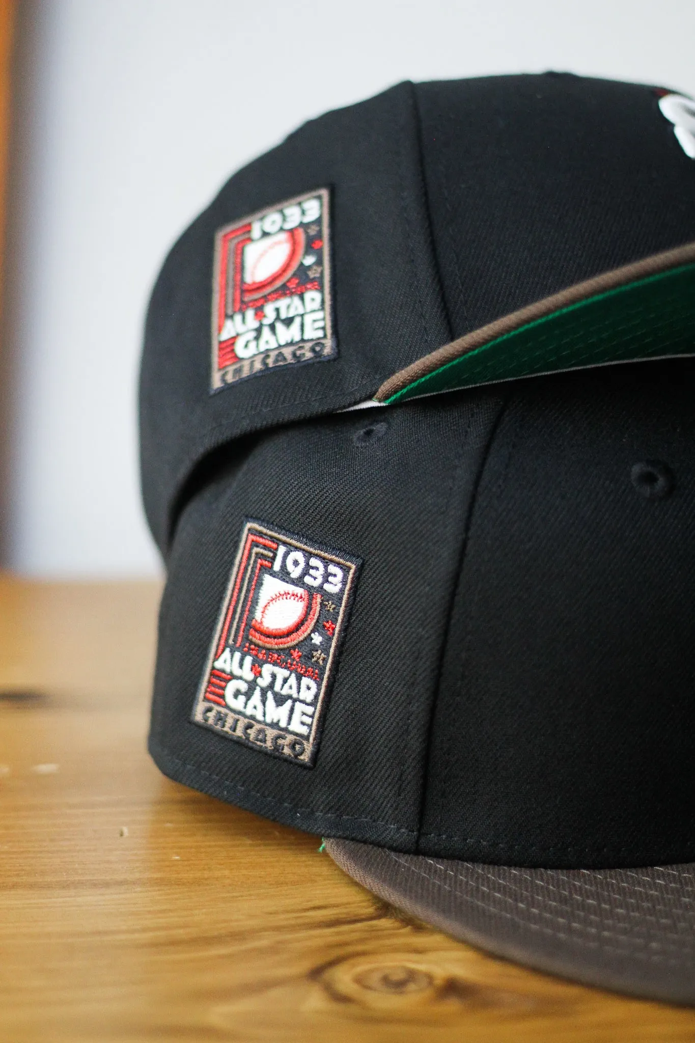 1933 CHICAGO WHITE SOX BLACK/BROWN FITTED W/ GREEN UNDER VISOR