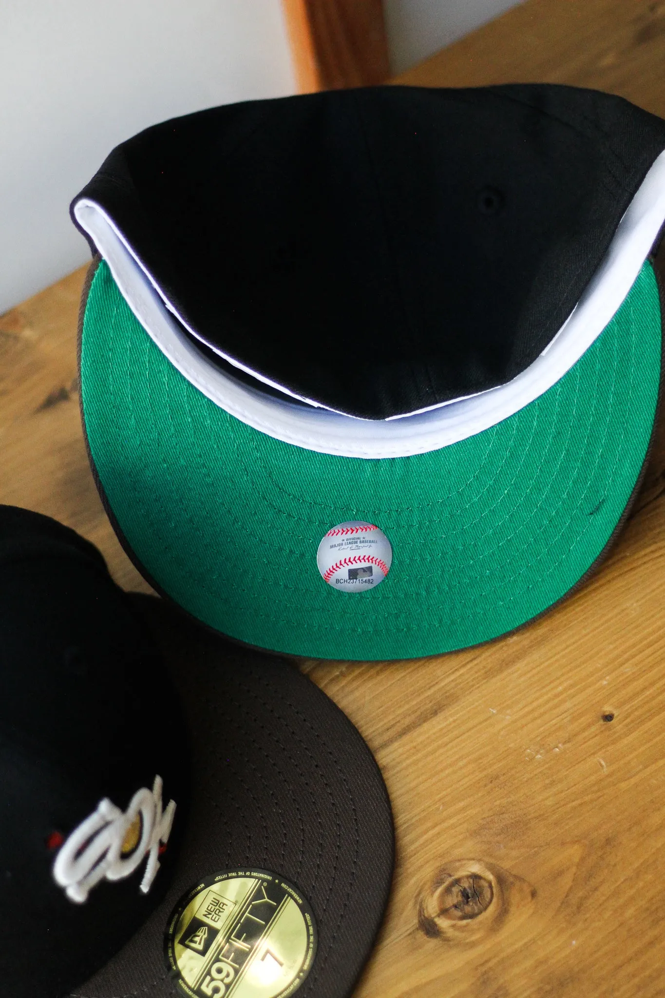 1933 CHICAGO WHITE SOX BLACK/BROWN FITTED W/ GREEN UNDER VISOR