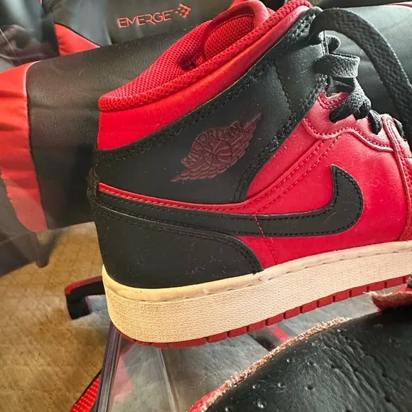 Air Jordan 1 mid reverse black red size 6Y