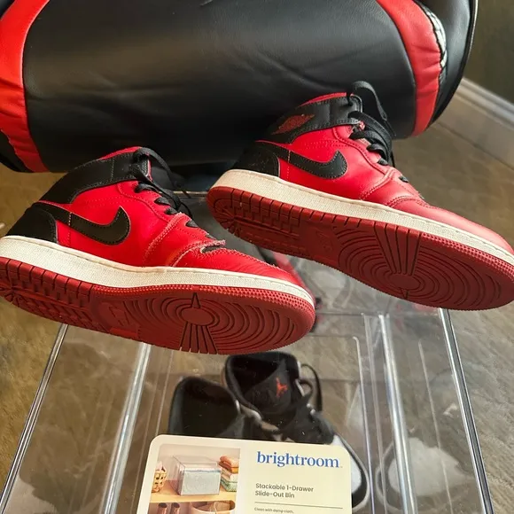 Air Jordan 1 mid reverse black red size 6Y