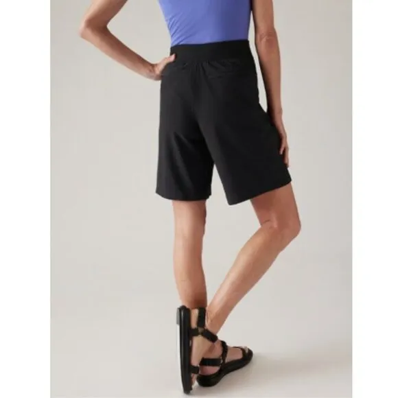 Athleta BROOKLYN BERMUDA Shorts Black Stretch Golf Walking Size 2 #798599 RT$69