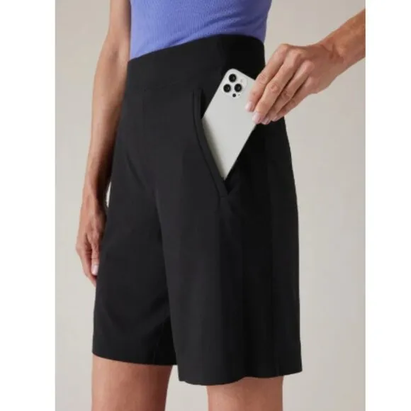 Athleta BROOKLYN BERMUDA Shorts Black Stretch Golf Walking Size 2 #798599 RT$69