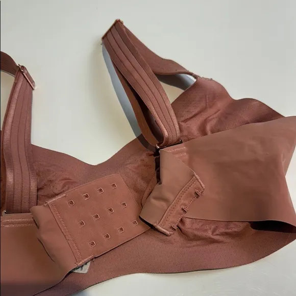 Knix Pink Wireless Bra with Adjustable Straps and Seamless Design