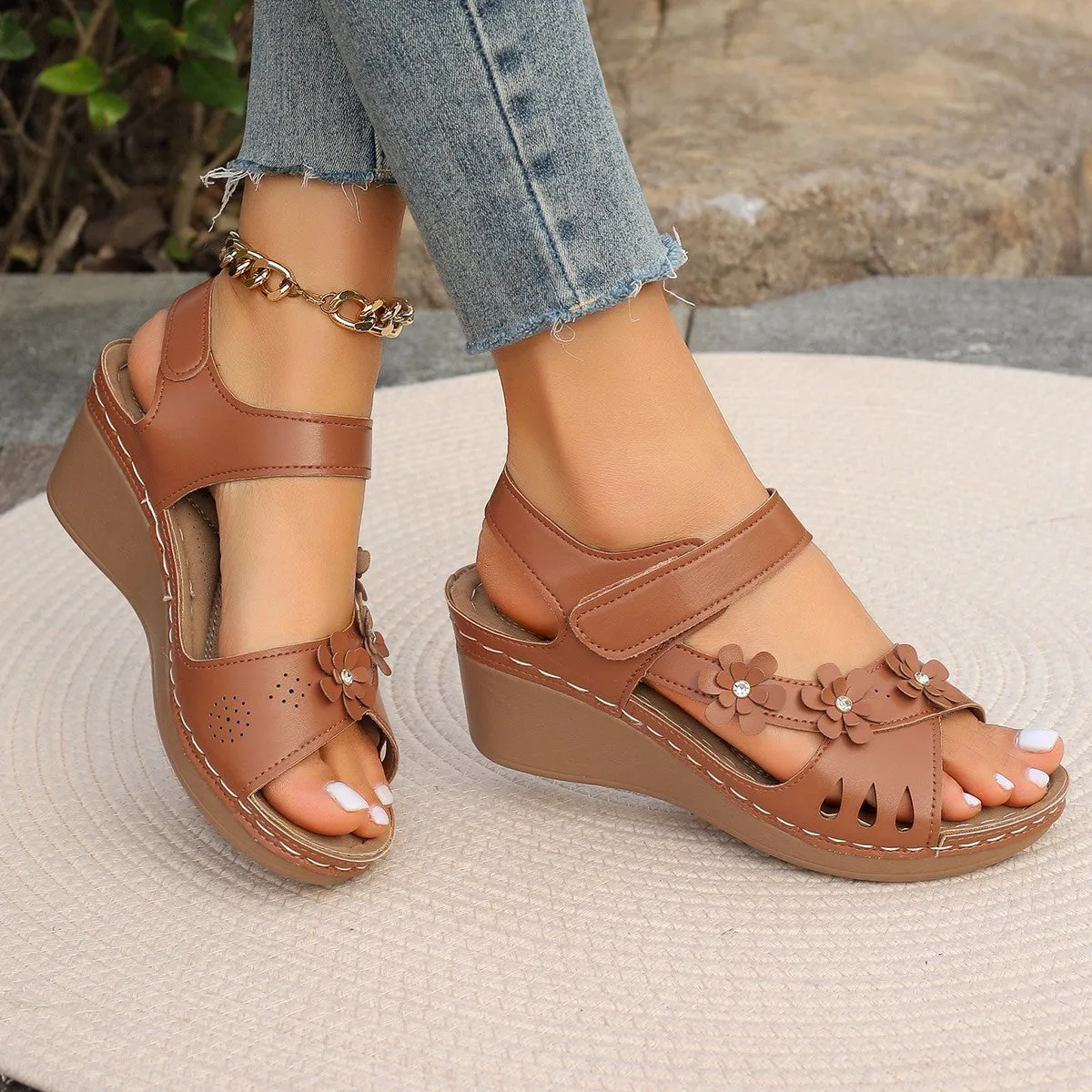 Marlis | Women's platform sandals with soft sole and floral pattern