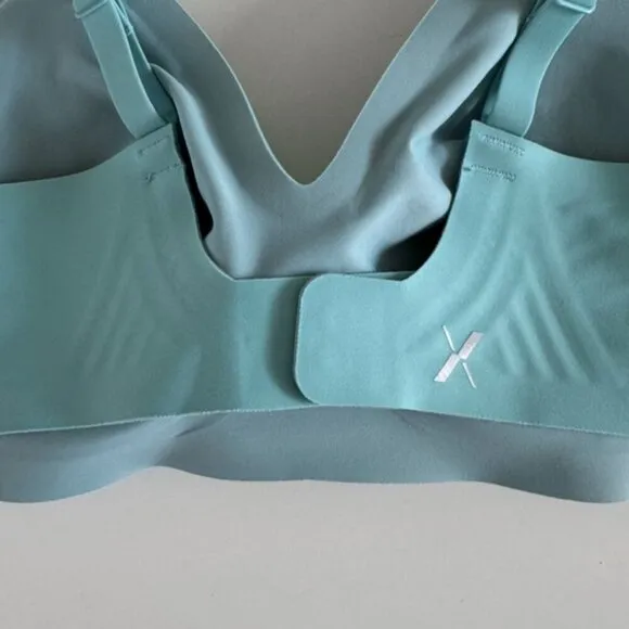 New! KNIX • Revolution V-Neck Bra in Vapour • Large