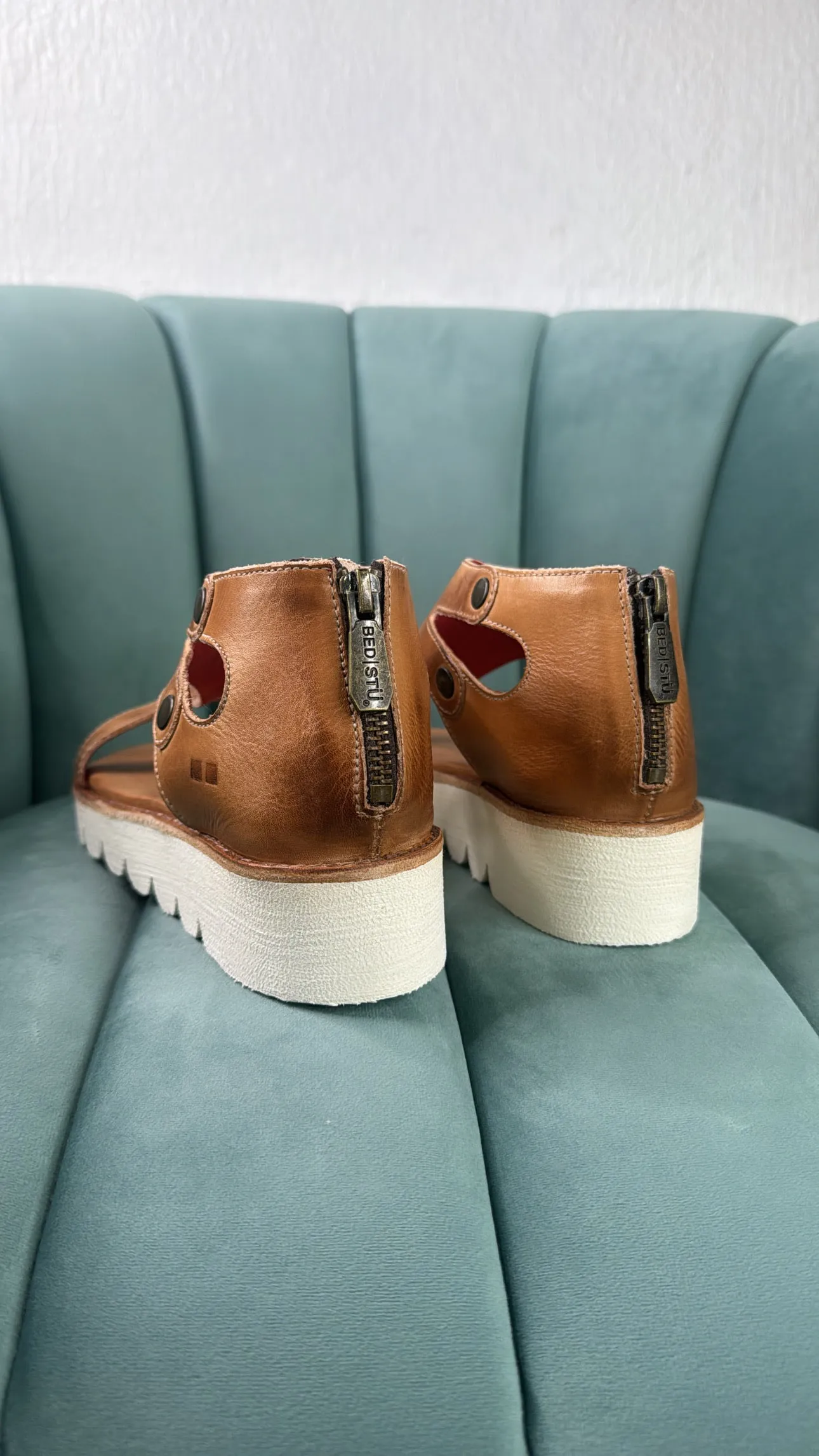 Soni ii, Tan Rustic