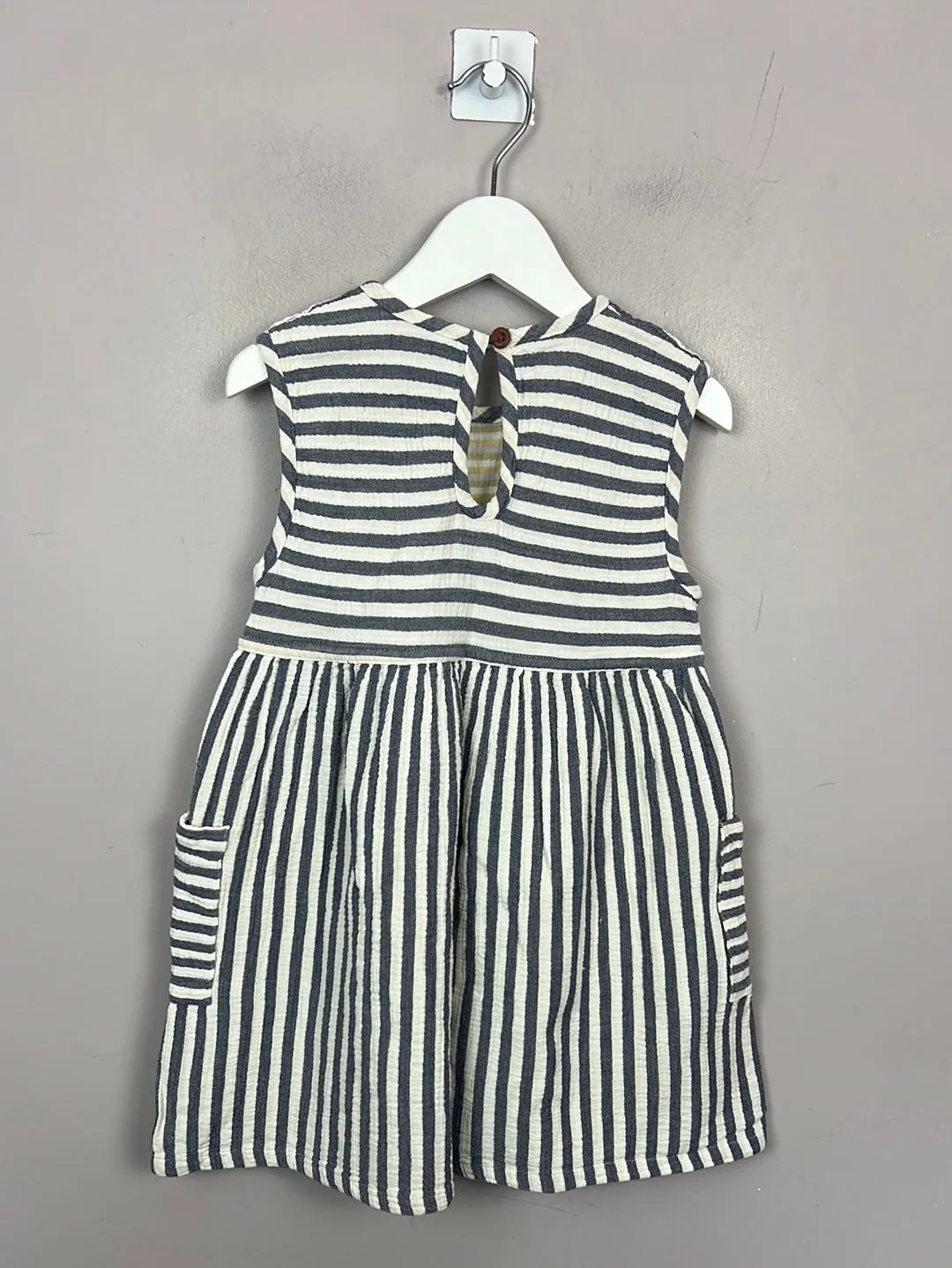 Turtledove reversible stripe dress 7-8y (sizing 6-7y)