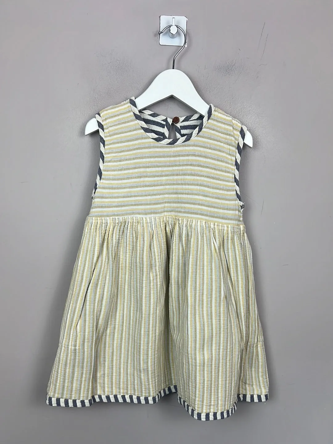 Turtledove reversible stripe dress 7-8y (sizing 6-7y)