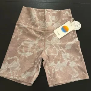 VUORI Clean‎ Elevation Shorty SIZE XS NWT 5” bike short
